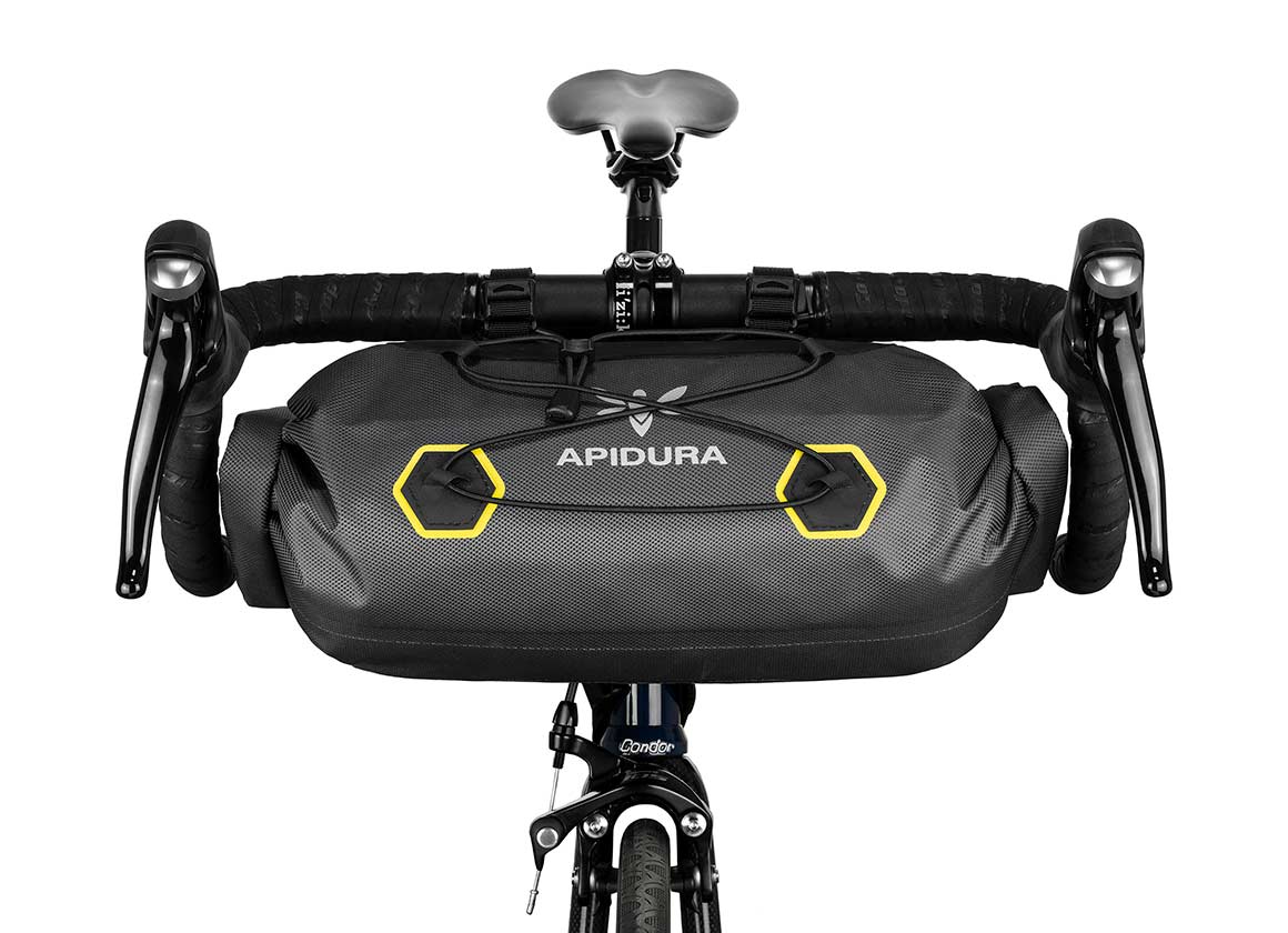 Apidura-Expedition-Handle-Bar-Pack-9L-Front-shoot-on-the-handlebar.jpg