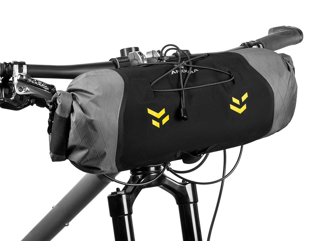 apidura-backcountry-handlebar-pack-7l-on-bike-2.jpg
