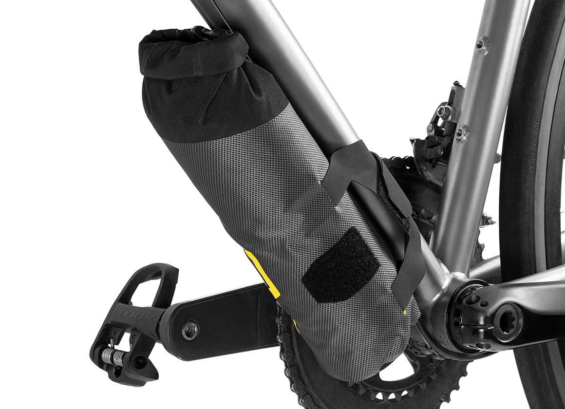 apidura-expedition-downtube-pack-1.5l-on-bike-3.jpg